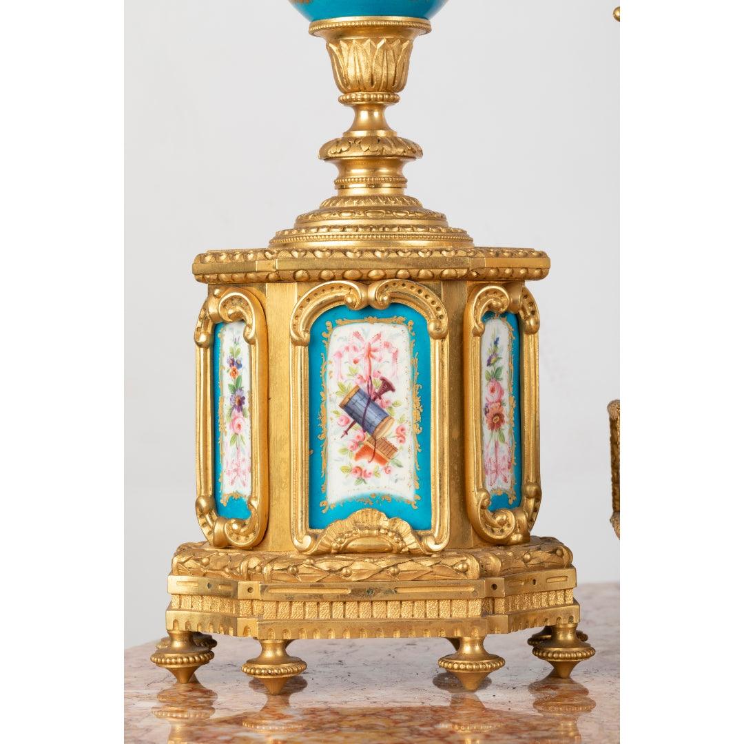 A BEAUTIFUL FRENCH 19TH CENTURY ORMOLU AND “BLEUE CELESTE” SÈVRES PORCELAIN 3PCS CLOCK SET. - Galerie Rosiers