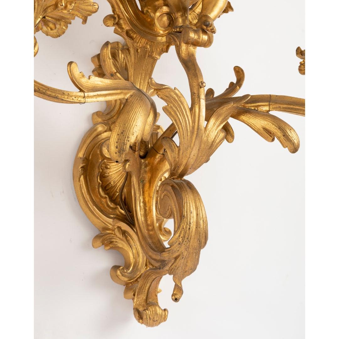 A CHARMING PAIR OF FRENCH 19TH CENTURY LOUIS XV STYLE WALL SCONCES. - Galerie Rosiers