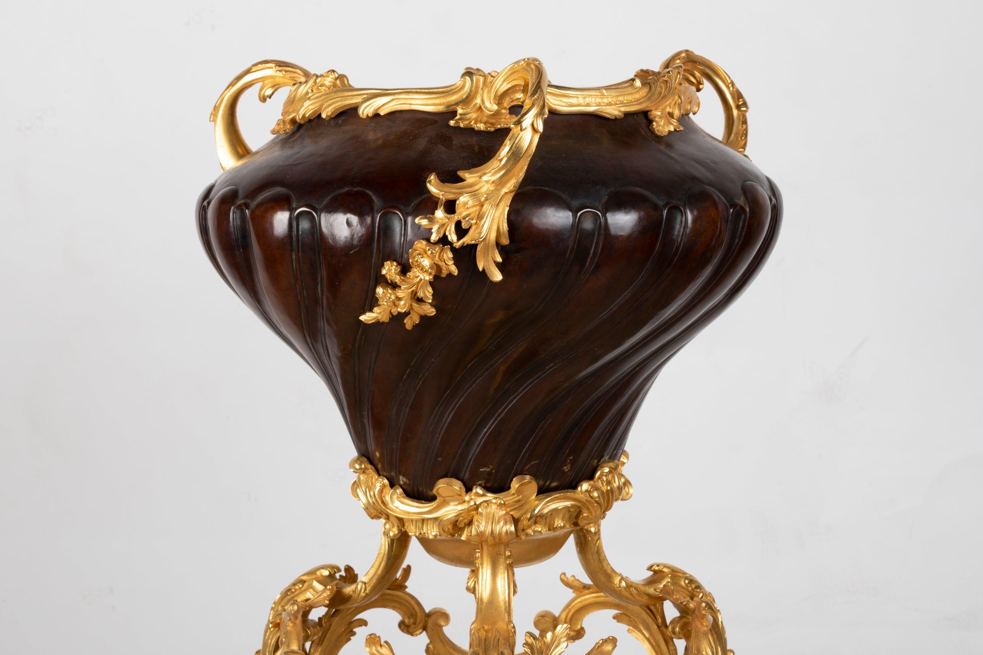 A FRENCH 19TH CENTURY GILT AND PATINATED BRONZE JARDINIERE ON STAND SIGNED MILLET. - Galerie Rosiers