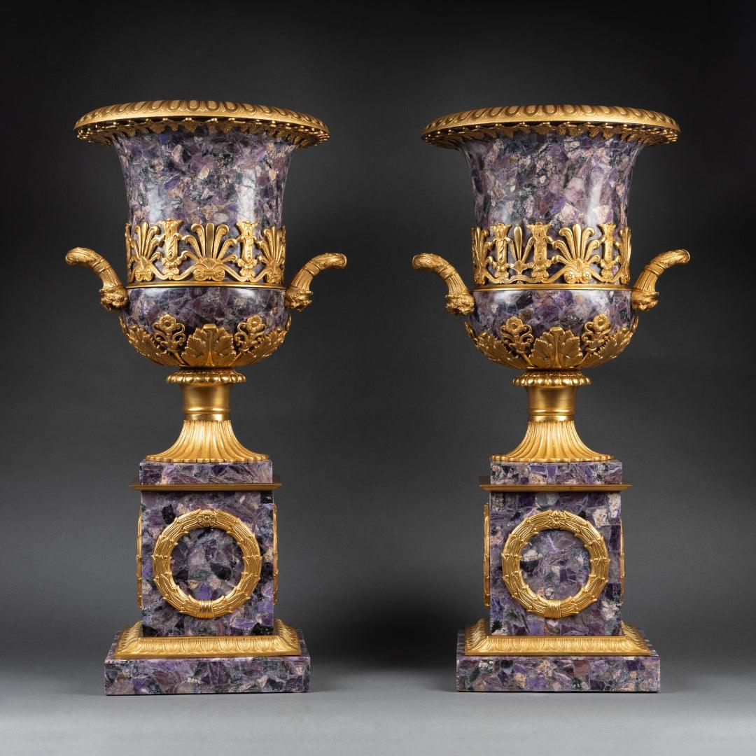 A PAIR OF FRENCH TURN OF THE CENTURY EMPIRE ST. AMETHYST AND GILT-BRONZE URNS. - Galerie Rosiers