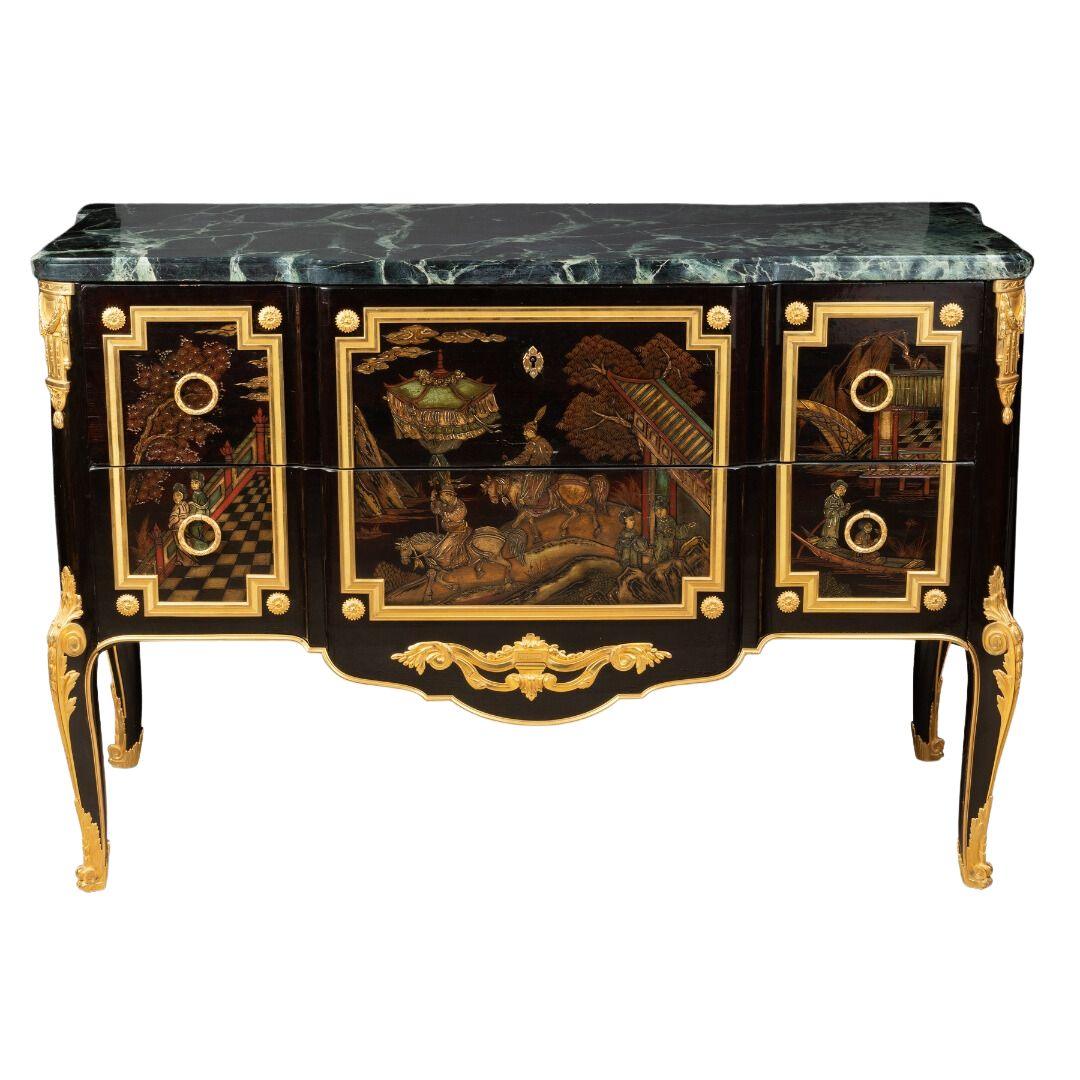 A SENSATIONAL FRENCH EARLY 19TH CENTURY TRANSITIONAL STYLE CHINESE LACQUER, EBONIZED FRUITWOOD AND VERT DE MER COMMODE. - Galerie Rosiers