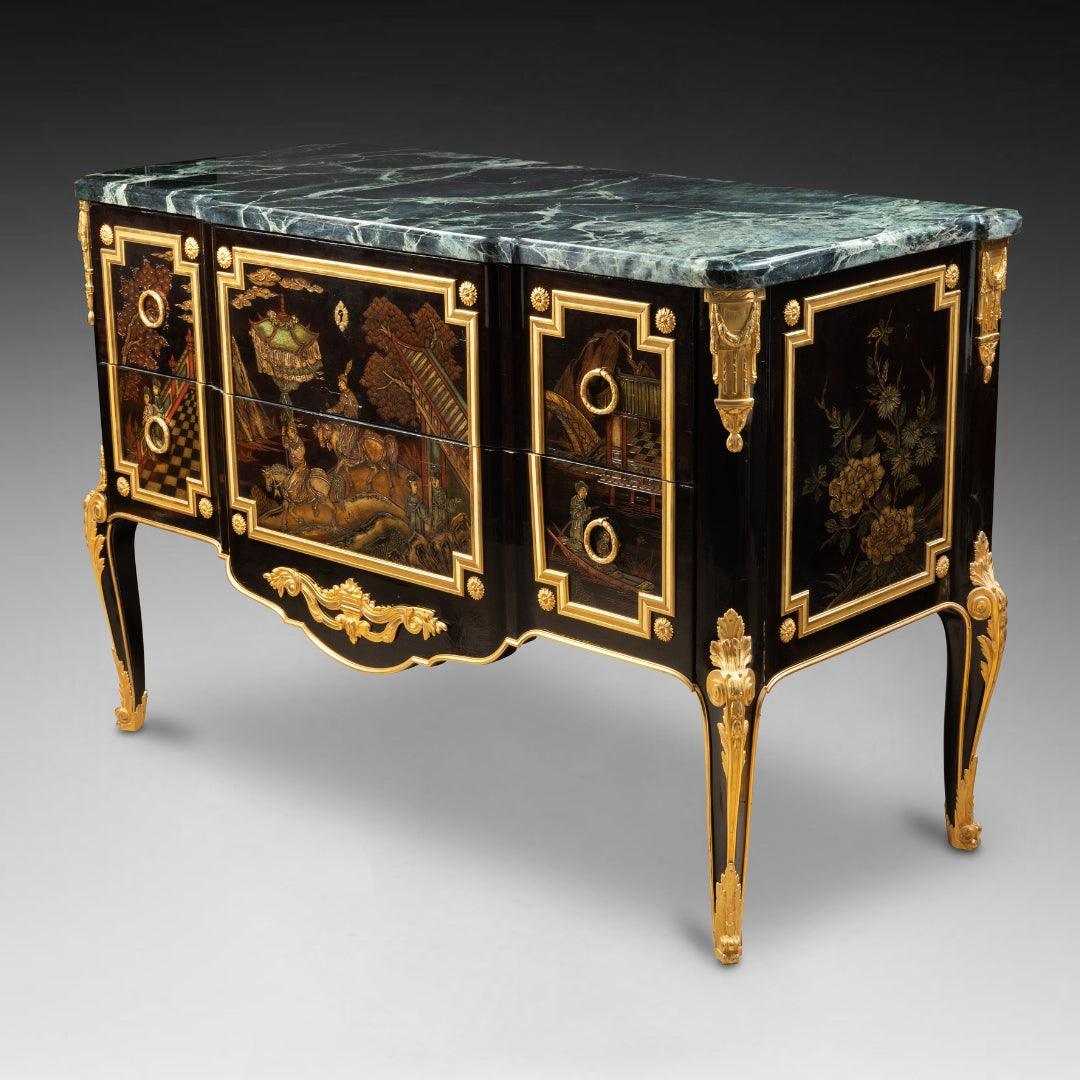 A SENSATIONAL FRENCH EARLY 19TH CENTURY TRANSITIONAL STYLE CHINESE LACQUER, EBONIZED FRUITWOOD AND VERT DE MER COMMODE. - Galerie Rosiers
