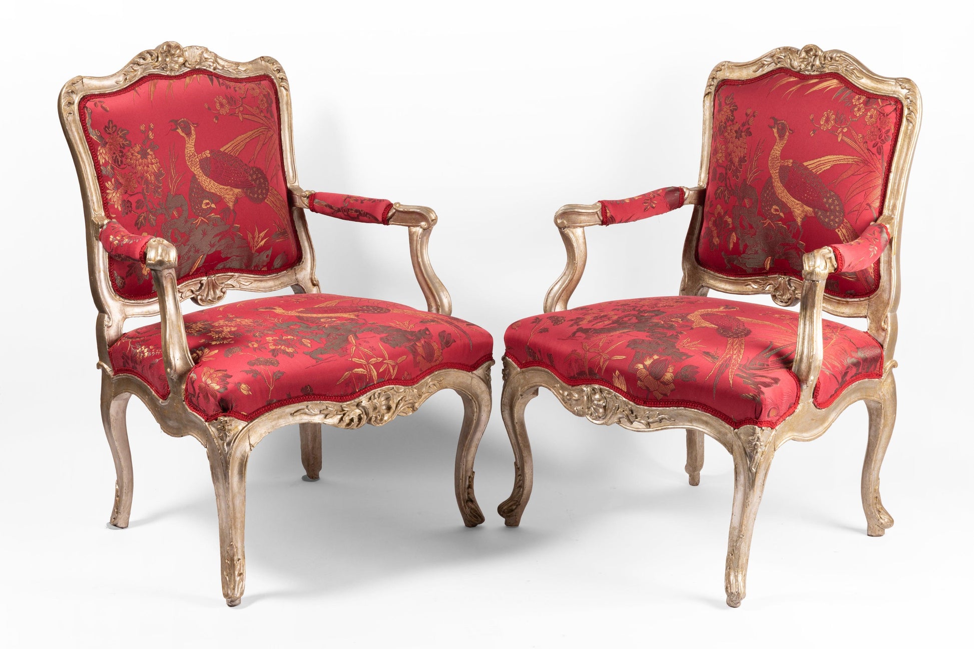 A SUPERB SET OF FOUR FRENCH 18TH CENTURY LOUIS XV ST. SILVER PATINATED ARMCHAIRS. - Galerie Rosiers