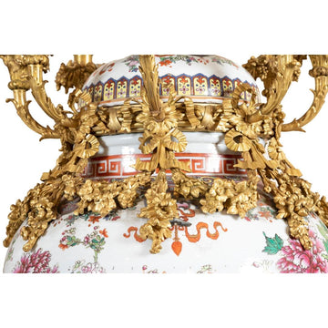 AN OUTSTANDING PAIR OF FRENCH 19 TH CENTURY ORMOLU MOUNTED PORCELAIN VASES. - Galerie Rosiers