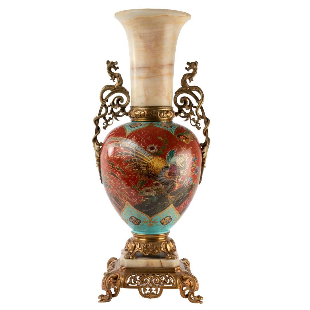 AN UNUSUAL FRENCH 19TH CENTURY JAPONISMUS ORMULU AND ONYX D’ALGERIE MOUNTED PORCELAINE VASE. - Galerie Rosiers