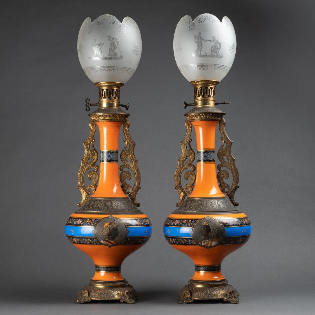 PAIR OF 19TH CENTURY ITALIAN ORIENTALIST ST. OPALINE AND BRONZE PETROL LAMPS. - Galerie Rosiers